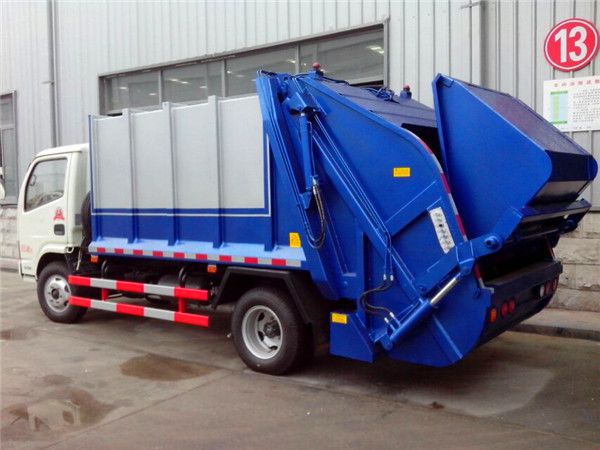 環衛垃圾車運輸過程工人最怕漏水應該怎么解決呢?